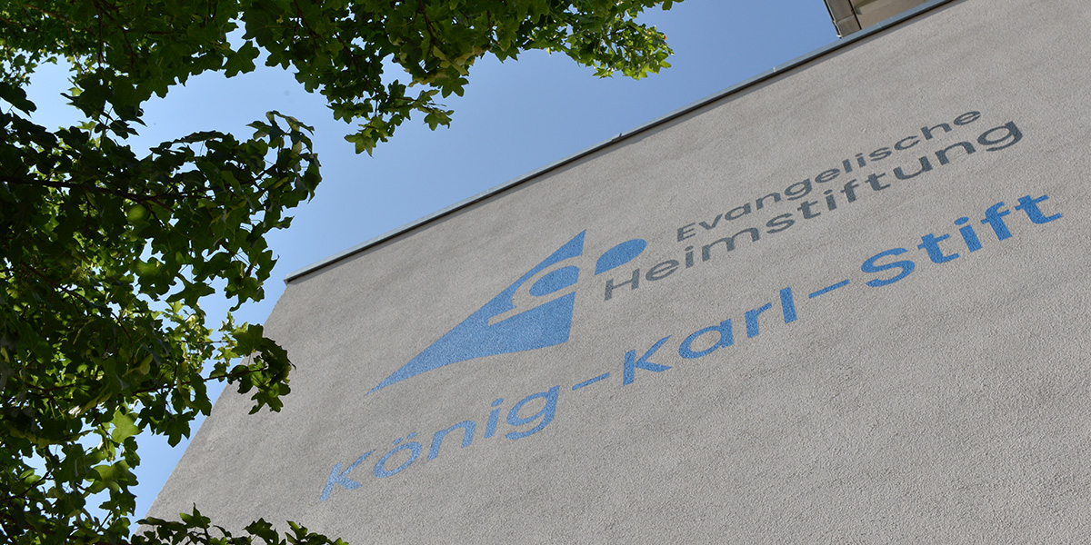 Fassade mit Logo König-Karl-Stift