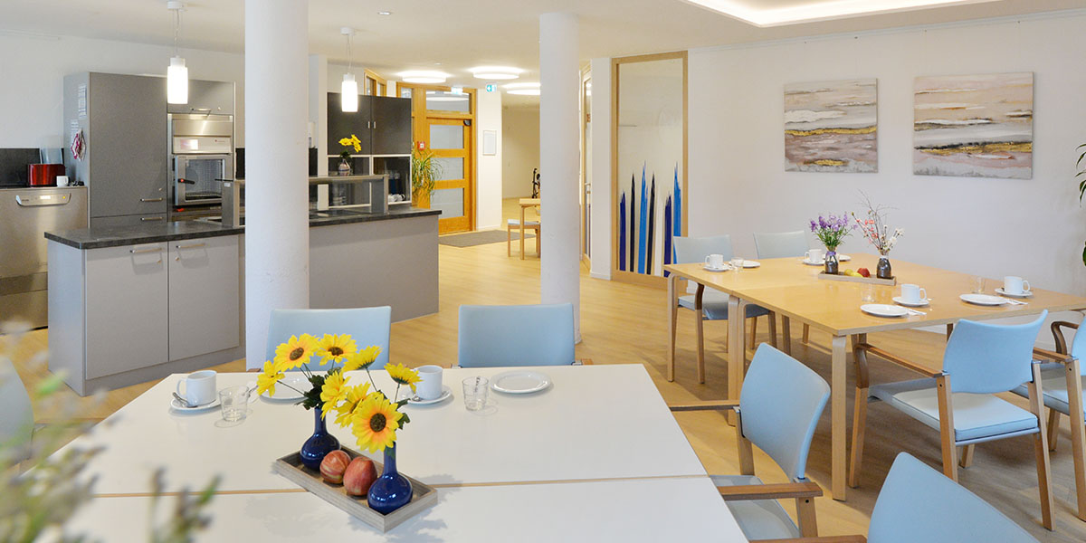 Esstische und Küche