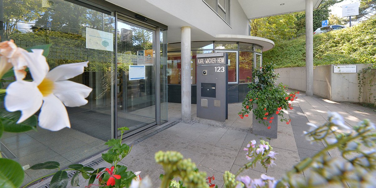 Aussenbereich Eingang Tagespflege Stuttgart-Botnang